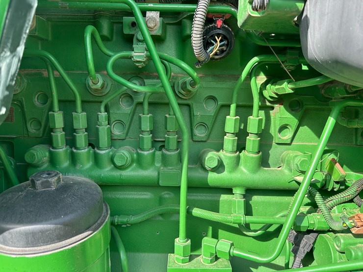 2010-john-deere-8295r-image-54