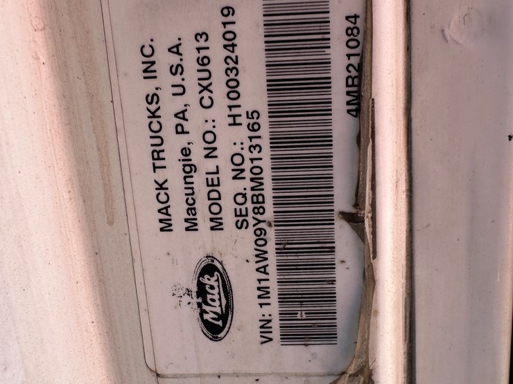 #33704-•-2011-mack-cxu-t/a-sleeper-truck-tractor-1m1aw09y8bm013165-image-87