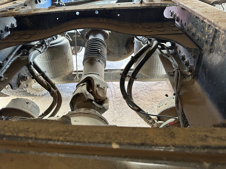 #33704-•-2011-mack-cxu-t/a-sleeper-truck-tractor-1m1aw09y8bm013165-image-18