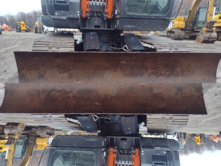 hitachi-zx135us-6-image-19