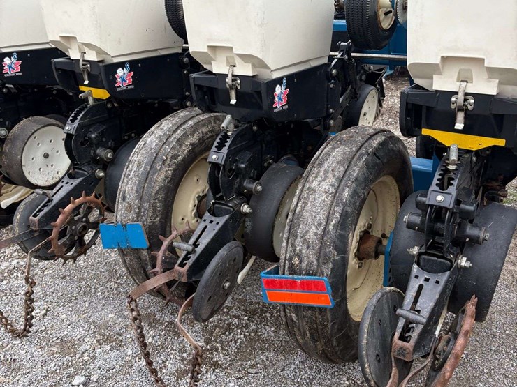 2005-kinze-3500-image-11