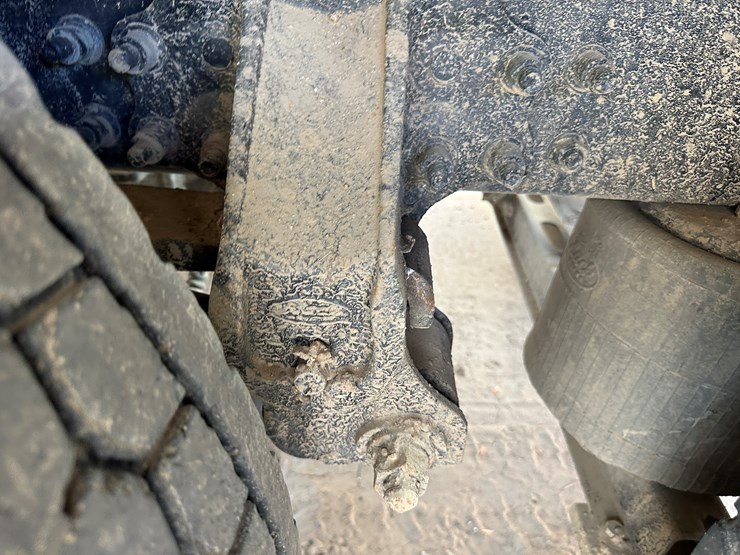 #33704-•-2011-mack-cxu-t/a-sleeper-truck-tractor-1m1aw09y8bm013165-image-19