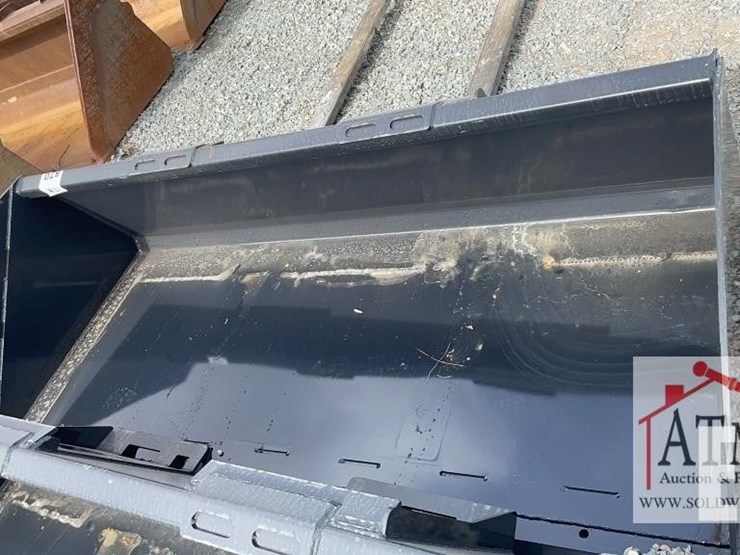 new-wolverine-84"-track-duty-bucket-image-1