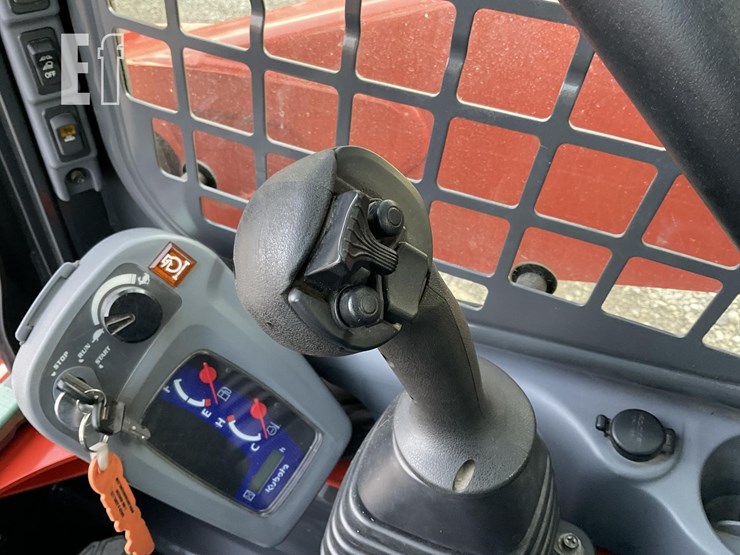 2021-kubota-ssv65-image-17