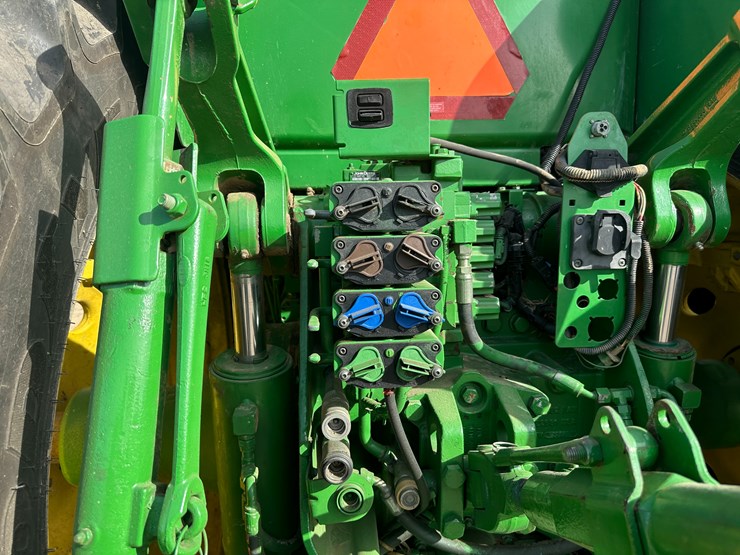2013-john-deere-8285r-image-12