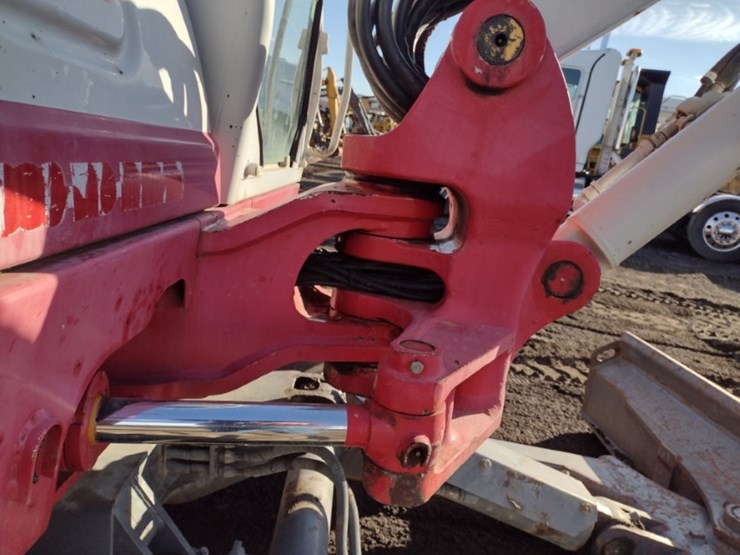 18-takeuchi-tb260cra-excavator-(qea-4048)-image-23