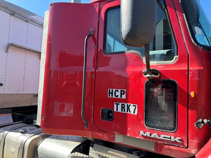 #33708-•-2014-mack-cxu-t/a-daycab-truck-tractor-1m1aw02y3em038036-image-44