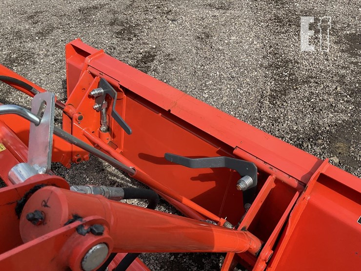 2019-kubota-l3301hst-image-9