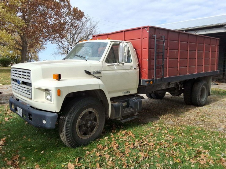 1989-ford-700-image-2