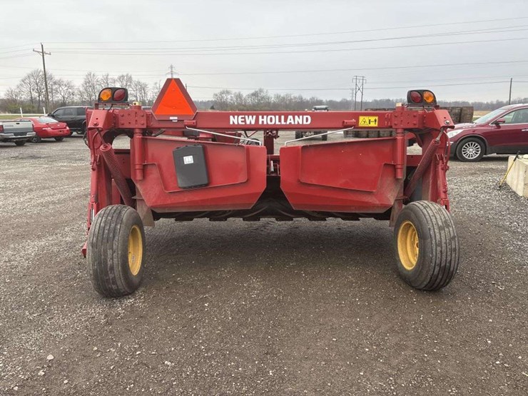 2021-new-holland-210-image-3