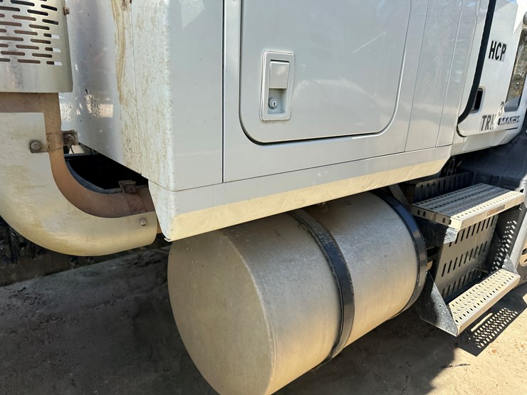 #33712-•-2011-mack-cxu-t/a-sleeper-truck-tractor-1m1aw09y5bm013138-image-46