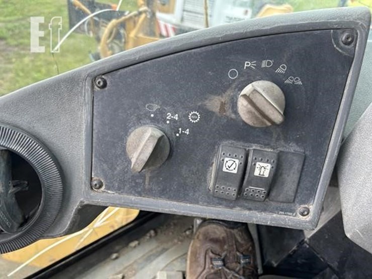 2004-caterpillar-938g-image-39