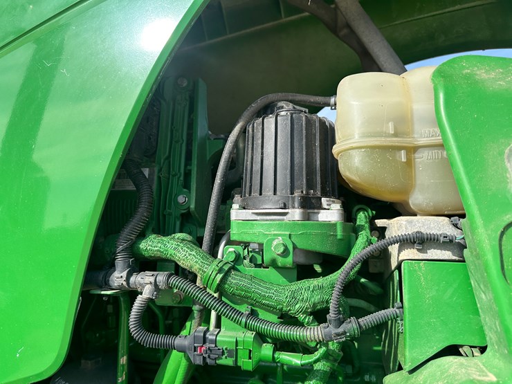 2013-john-deere-8285r-image-48