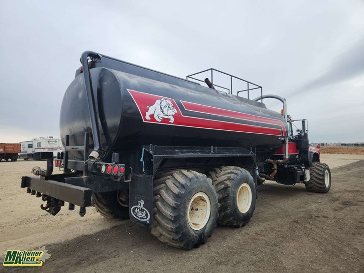 1976-mack-r600-image-4