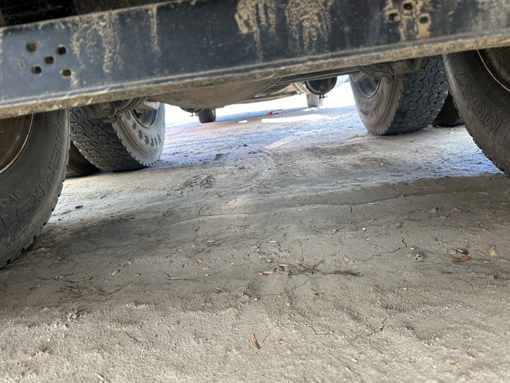 #33704-•-2011-mack-cxu-t/a-sleeper-truck-tractor-1m1aw09y8bm013165-image-17