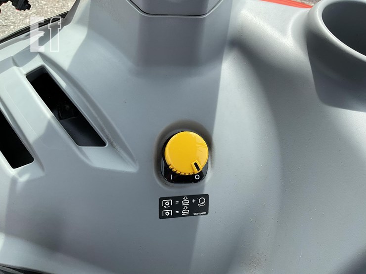 2020-kubota-m4-071hdc12-image-17