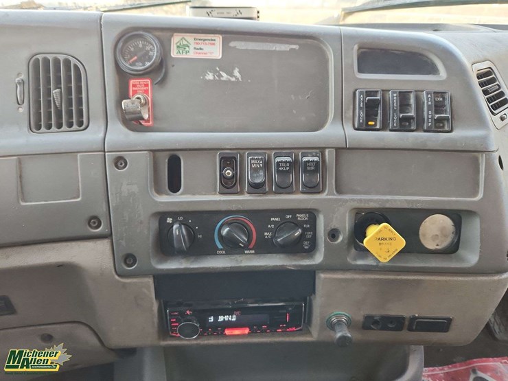 2002-sterling-lt9500-image-22