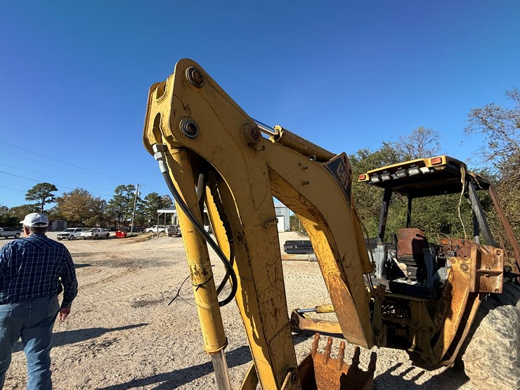 caterpillar-420d-image-23