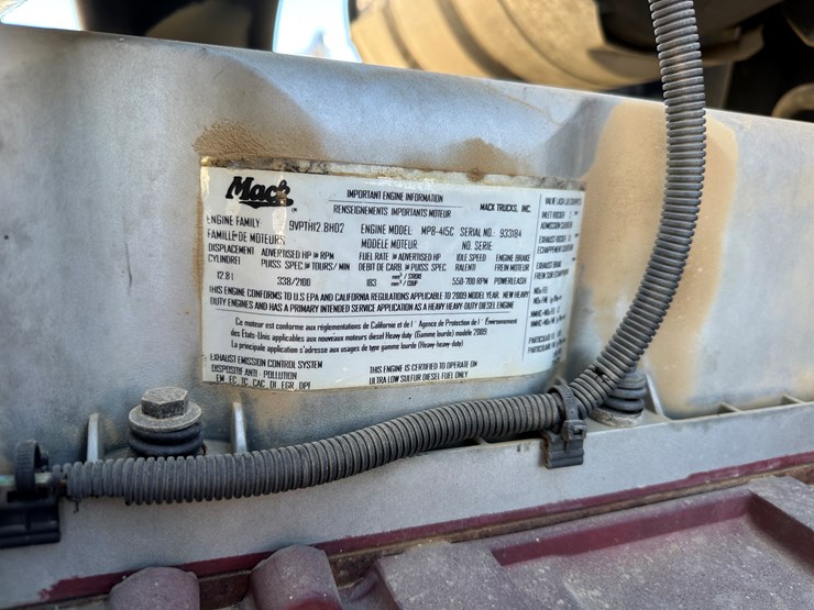 #33712-•-2011-mack-cxu-t/a-sleeper-truck-tractor-1m1aw09y5bm013138-image-57