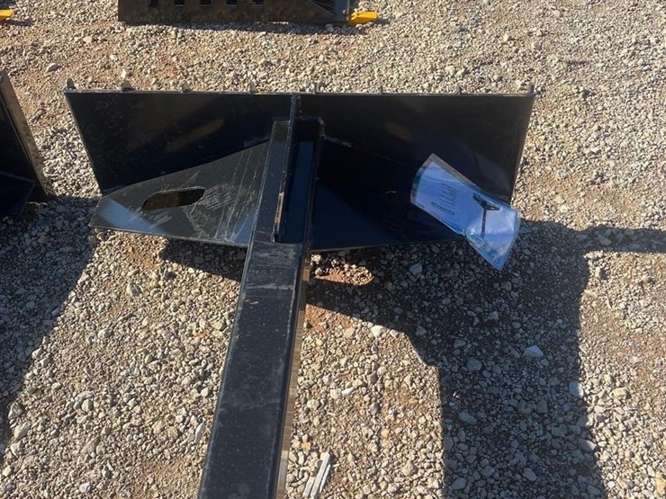 future-131in-skid-steer-telescopic-boom-image-2