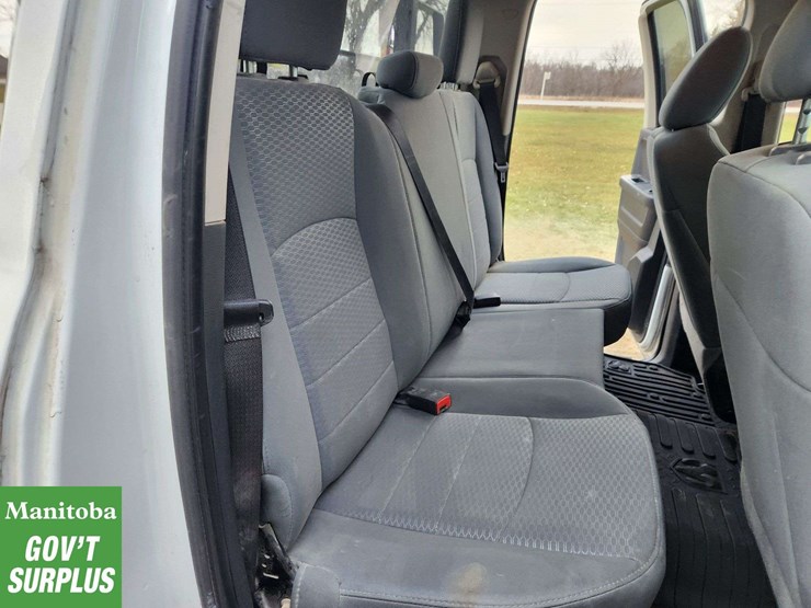 2014-dodge-1500-image-35