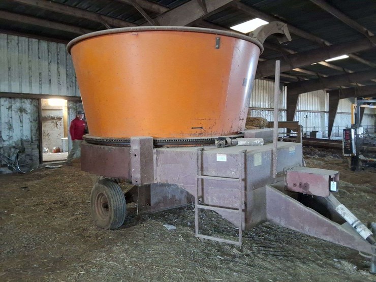 roto-grind-tub/bale-grinder,-with-spout,-small-1000pto,-image-2