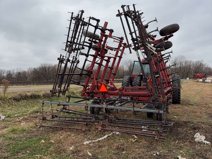 case-ih-4300-image-4