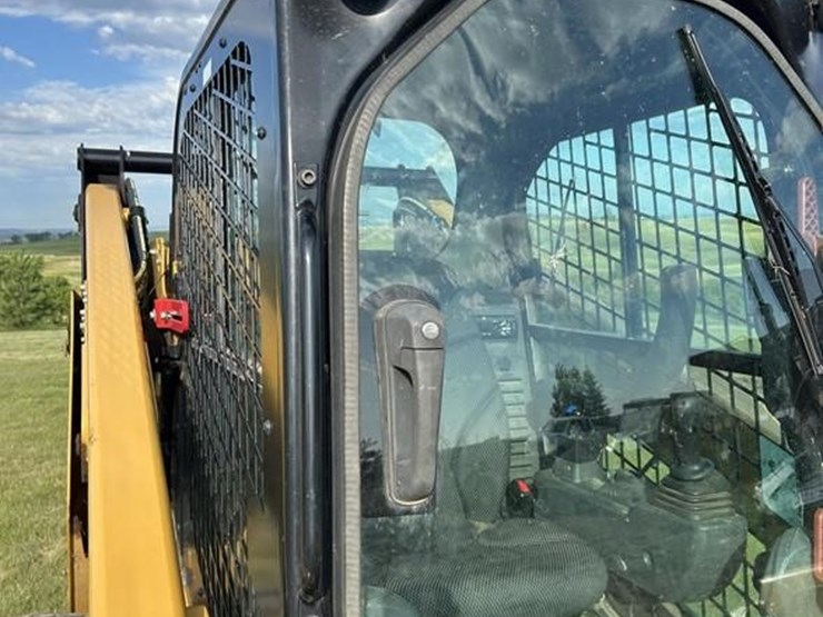 2019-caterpillar-262d3-image-11