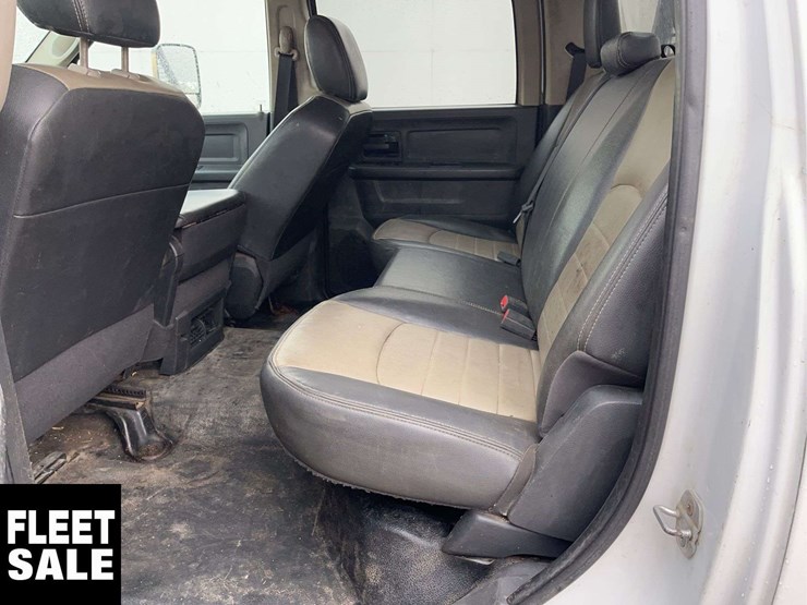 2011-dodge-3500-image-15