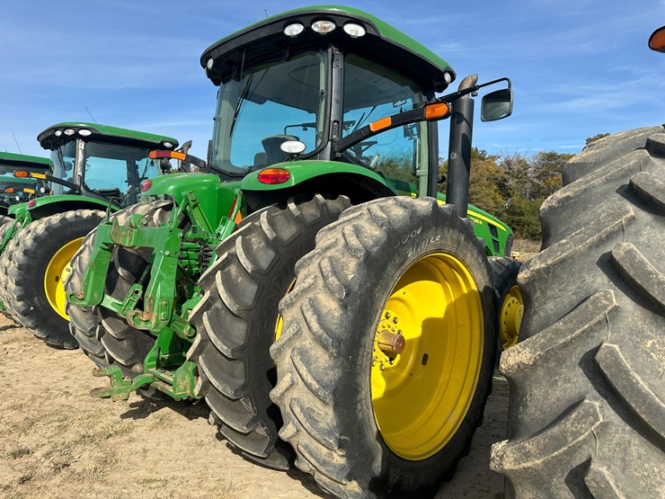 2010-john-deere-8295r-image-3