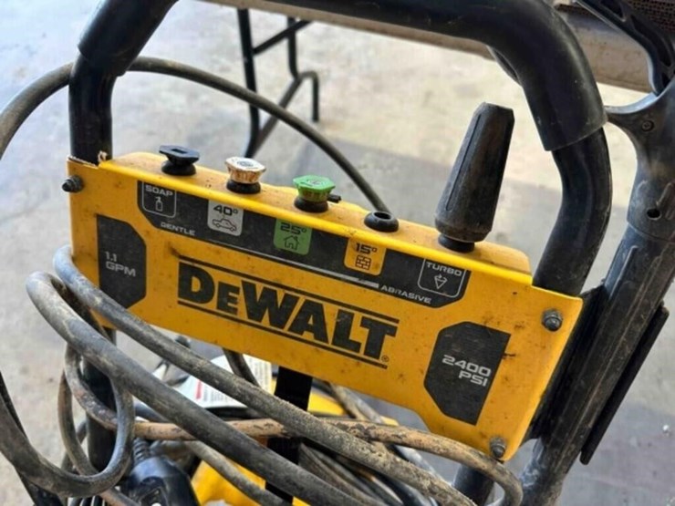 dewalt-electric-power-washer-image-4