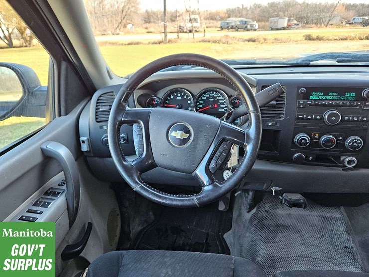 2012-chevrolet-silverado-2500hd-image-28