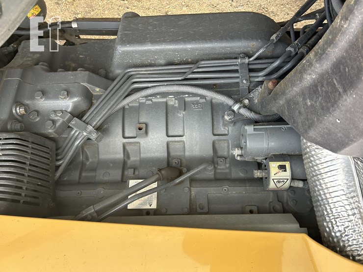 2014-challenger-mt585d-image-46