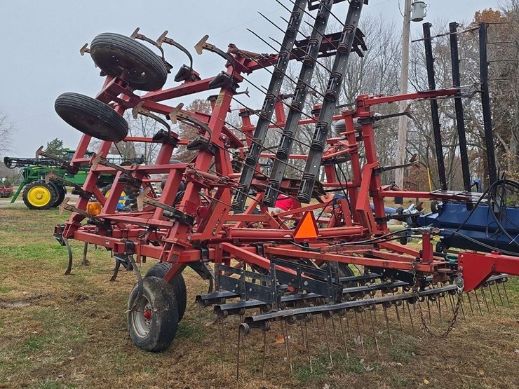 case-4300-field-cultivator,-c-shank,-28ft,-walking-tandems,-3-bar-spring-tooth-harrow,-rear-hitch-and-hyd.,-s/n--0623421-image-5