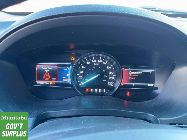 2017-ford-explorer-image-15