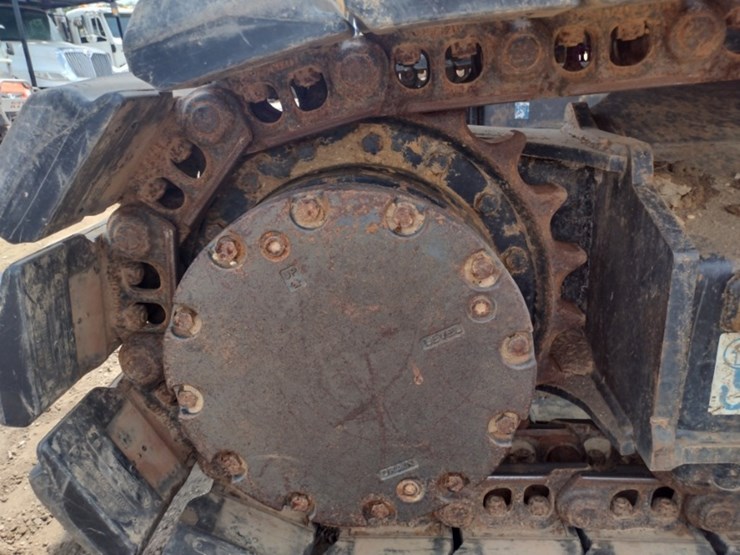 19-deere-135g-image-37