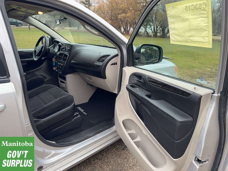 2012-dodge-grand-caravan-sxt-image-27