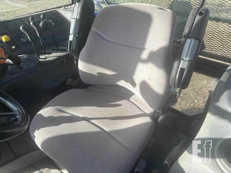 2003-new-holland-tm120-image-11