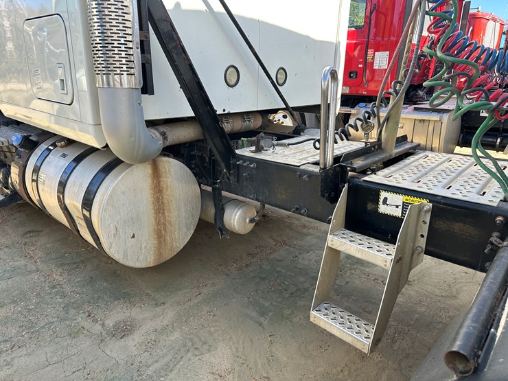 #33710-•-2011-mack-cxu-t/a-sleeper-truck-tractor-1m1aw09y3bm013638-image-26