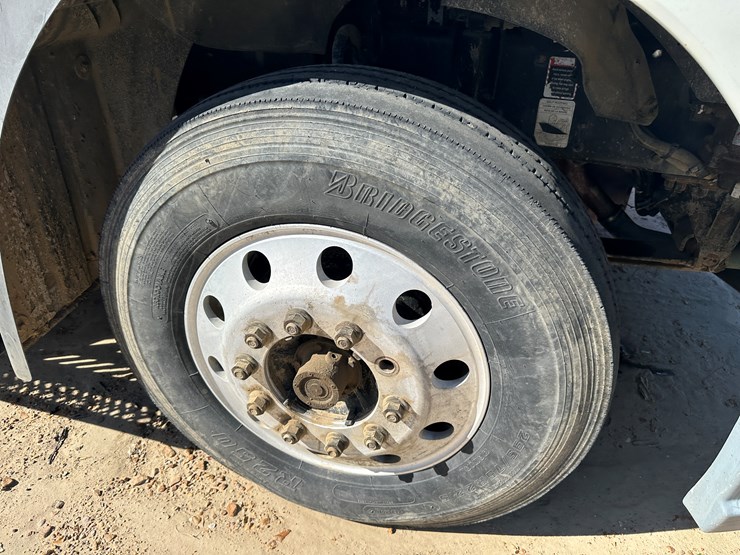 #33704-•-2011-mack-cxu-t/a-sleeper-truck-tractor-1m1aw09y8bm013165-image-10