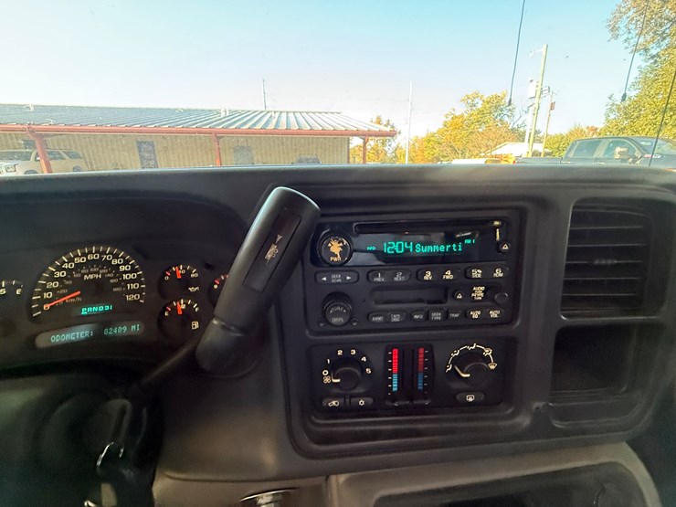 2004-chevrolet-suburban-image-62