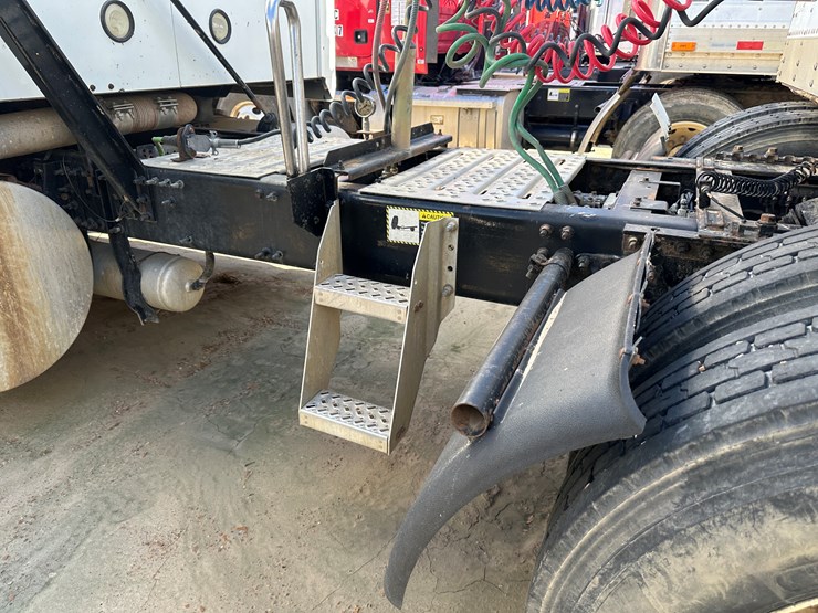 #33710-•-2011-mack-cxu-t/a-sleeper-truck-tractor-1m1aw09y3bm013638-image-25