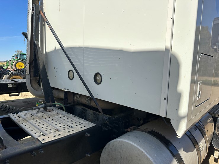 #33710-•-2011-mack-cxu-t/a-sleeper-truck-tractor-1m1aw09y3bm013638-image-50