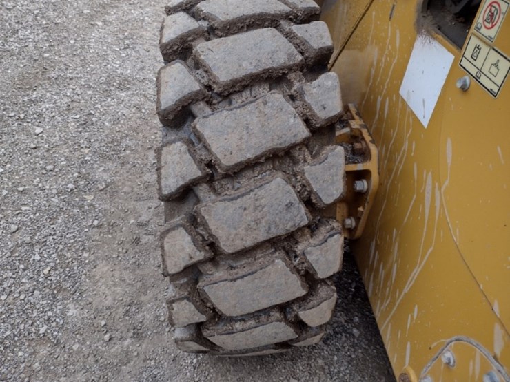 caterpillar-246d-image-22