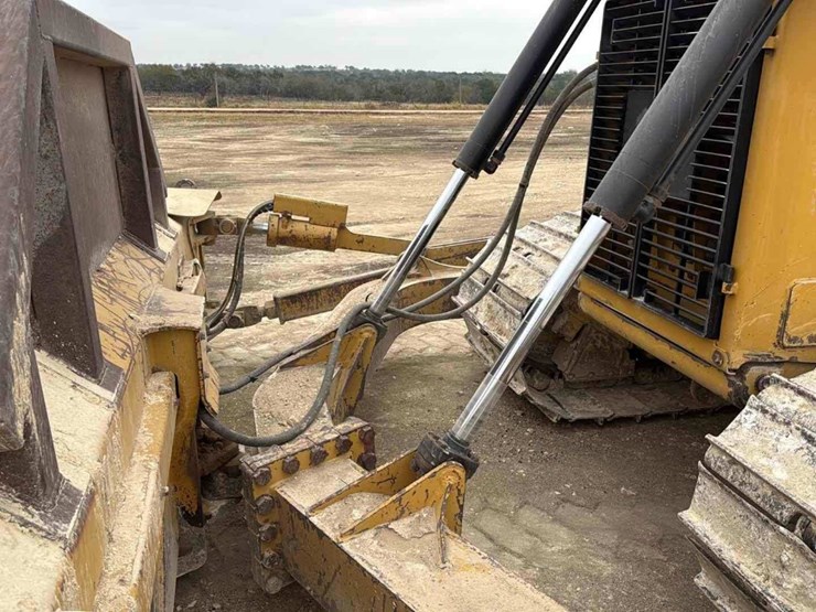 caterpillar-d6t-lgp-image-13