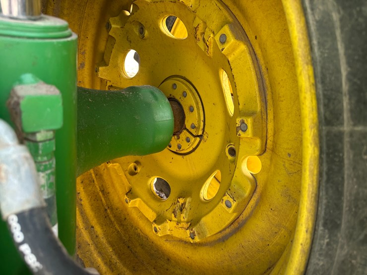 2013-john-deere-8285r-image-11