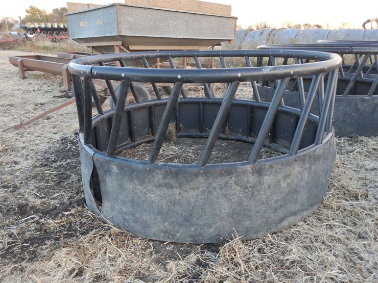 heavy-duty-poly-round-bale-feeder-image-2