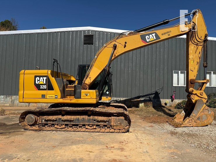 2022-caterpillar-320-image-2