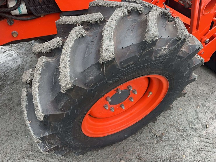 2010-kubota-m7040-image-12