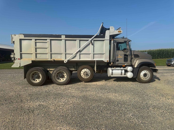 2005-mack-granite-ch713-tri-axle-dump-image-3